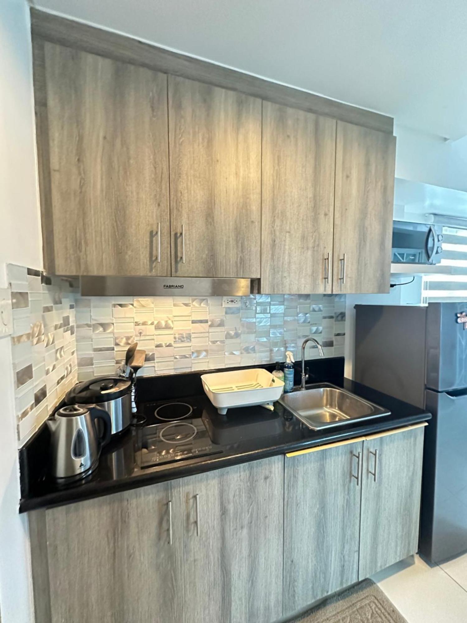 Chen'S Cozy 2Bedroom @ Coast Residences Манила Екстериор снимка